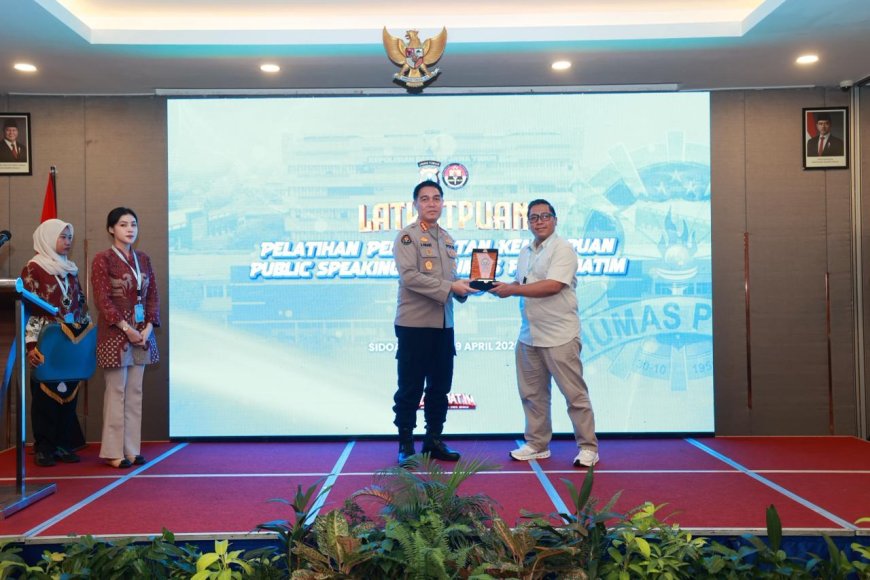 Personel Humas Polda Jatim Dilatih Jadi Komunikator Handal