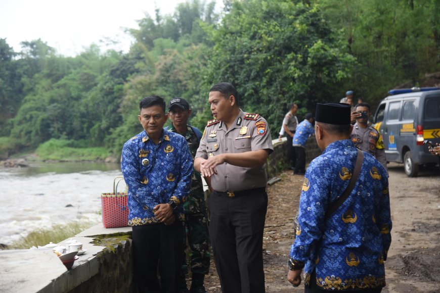 Polres Bondowoso Bangun Jembatan, Dorong Pertumbuhan Ekonomi